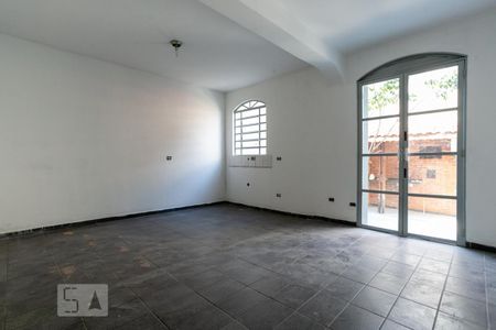 Casa à venda com 150m², 4 quartos e 3 vagas Casa à venda com 150m², 4 quartos e 3 vagasEdícula - Sala