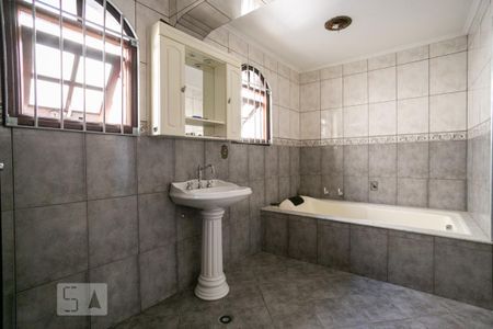 Casa à venda com 150m², 4 quartos e 3 vagas Casa à venda com 150m², 4 quartos e 3 vagasBanheiro