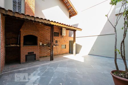 Casa à venda com 150m², 4 quartos e 3 vagas Casa à venda com 150m², 4 quartos e 3 vagasQuintal e Churrasqueira