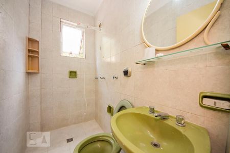 banheiro de apartamento para alugar com 1 quarto, 42m² em Petrópolis, Porto Alegre