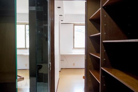 Apartamento à venda com 150m², 3 quartos e 3 vagasSuíte closet