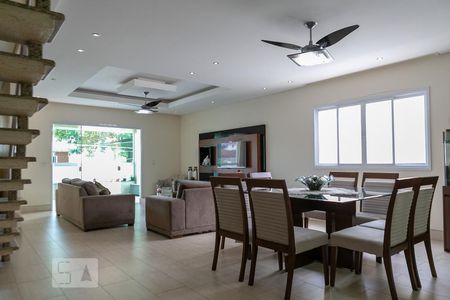 Sala de casa para alugar com 2 quartos, 330m² em Vila Belmiro, Santos