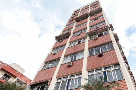 Apartamento à venda com 55m², 2 quartos e 1 vaga Apartamento à venda com 55m², 2 quartos e 1 vagaFachada