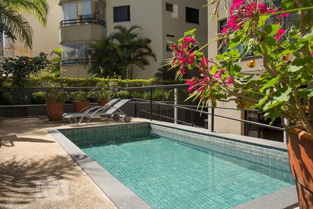 Apartamento para alugar com 65m², 2 quartos e 2 vagasÁrea comum - Piscina