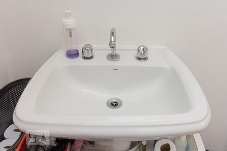 Apartamento para alugar com 65m², 2 quartos e 2 vagasDetalhe banheiro quarto suíte.