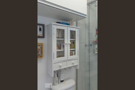 Apartamento para alugar com 65m², 2 quartos e 2 vagasDetalhe banheiro quarto suíte.