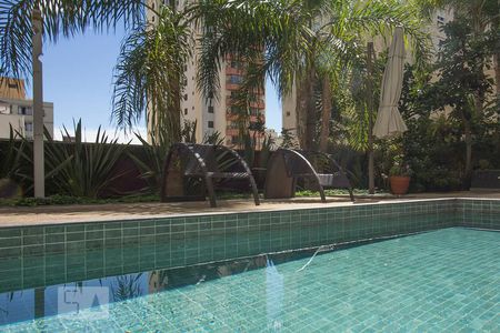 Apartamento para alugar com 65m², 2 quartos e 2 vagasÁrea comum - Piscina