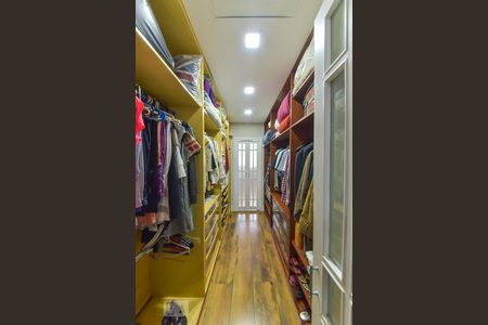 Casa à venda com 280m², 3 quartos e 3 vagasSuíte 2 - Closet