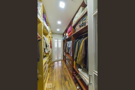 Casa à venda com 280m², 3 quartos e 3 vagasSuíte 2 - Closet