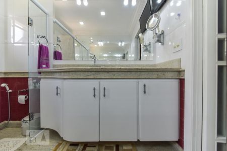 Casa à venda com 280m², 3 quartos e 3 vagasBanheiro Suíte 2