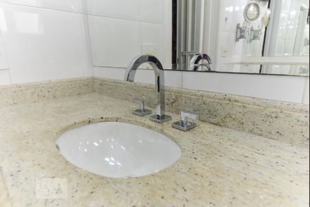 Casa à venda com 280m², 3 quartos e 3 vagasBanheiro Suíte 2