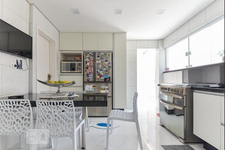 Casa à venda com 280m², 3 quartos e 3 vagasCozinha