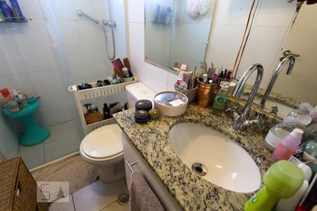 Apartamento à venda com 74m², 2 quartos e 2 vagasBanheiro da suíte 2