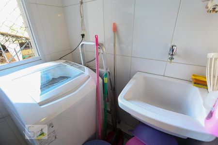 Apartamento à venda com 74m², 2 quartos e 2 vagasÁrea de serviço