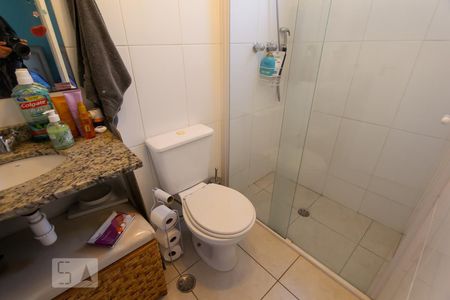 Apartamento à venda com 74m², 2 quartos e 2 vagasBanheiro da suíte 1
