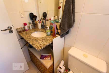Apartamento à venda com 74m², 2 quartos e 2 vagasBanheiro da suíte 1