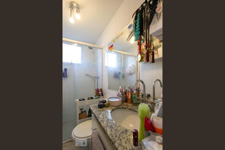 Apartamento à venda com 74m², 2 quartos e 2 vagasBanheiro da suíte 2