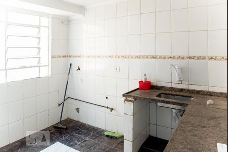 Apartamento à venda com 44m², 2 quartos e sem vaga Apartamento à venda com 44m², 2 quartos e sem vagaCozinha e Área de Serviço