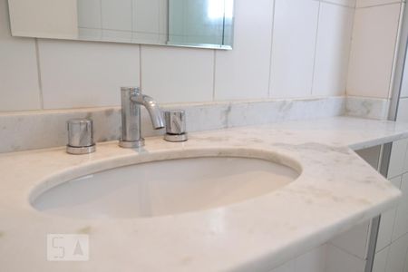 Apartamento à venda com 76m², 2 quartos e 1 vagaBanheiro Suíte