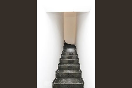 Casa de condomínio à venda com 84m², 2 quartos e 2 vagasEscada