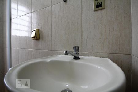 Banheiro de apartamento para alugar com 1 quarto, 35m² em Aclimação, São Paulo