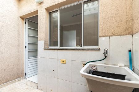 Casa de condomínio à venda com 60m², 2 quartos e 1 vaga Casa de condomínio à venda com 60m², 2 quartos e 1 vagaÁrea de serviço