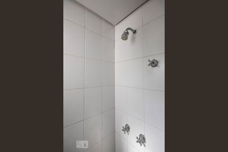 Apartamento para alugar com 109m², 4 quartos e 2 vagasChuveiro do banheiro da suíte 