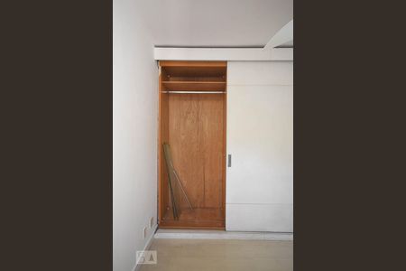 Apartamento para alugar com 109m², 4 quartos e 2 vagasArmário da suíte 