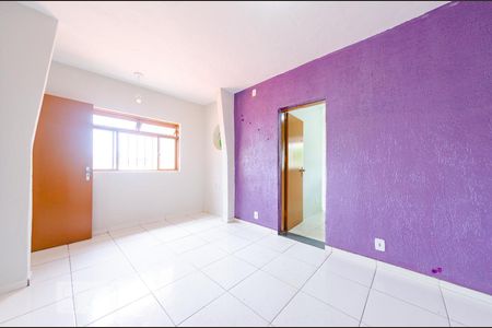 Sala de casa para alugar com 2 quartos, 70m² em Caiçaras, Belo Horizonte