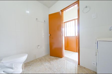 Banheiro de casa para alugar com 2 quartos, 70m² em Caiçaras, Belo Horizonte