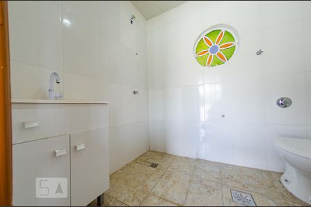 Banheiro de casa para alugar com 2 quartos, 70m² em Caiçaras, Belo Horizonte