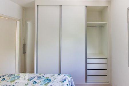 Suíte - Armários de apartamento para alugar com 1 quarto, 52m² em Cambuí, Campinas