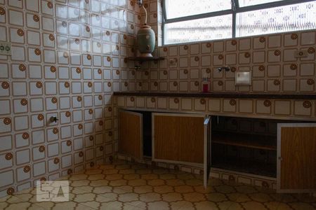 Casa para alugar com 360m², 4 quartos e 2 vagas Casa para alugar com 360m², 4 quartos e 2 vagasCozinha