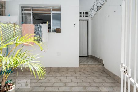 Casa para alugar com 105m², 2 quartos e 1 vagaQuintal