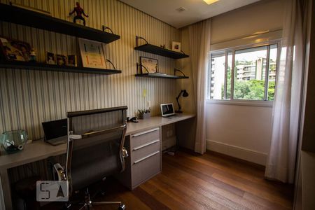 Apartamento à venda com 198m², 3 quartos e 4 vagasEscritório