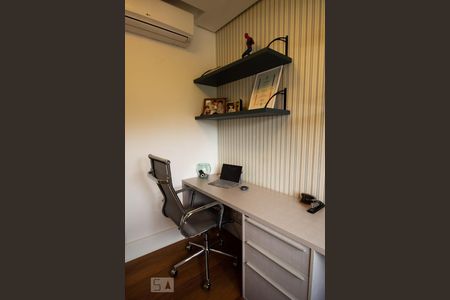 Apartamento à venda com 198m², 3 quartos e 4 vagasEscritório