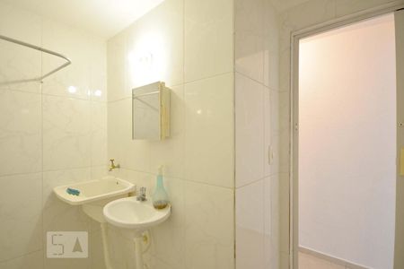 Banheiro de kitnet/studio para alugar com 1 quarto, 35m² em Aclimação, São Paulo