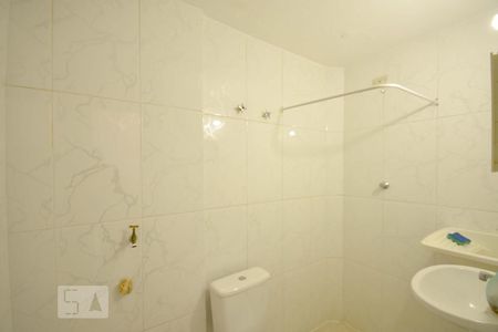 Banheiro de kitnet/studio para alugar com 1 quarto, 35m² em Aclimação, São Paulo
