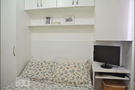 Quarto 1 de apartamento para alugar com 2 quartos, 52m² em Taquara, Rio de Janeiro