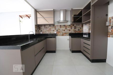 Casa à venda com 160m², 4 quartos e 1 vaga Casa à venda com 160m², 4 quartos e 1 vagaCozinha
