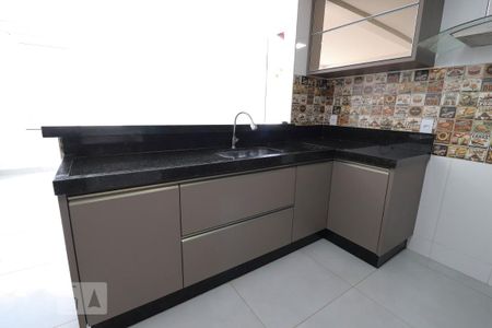 Casa à venda com 160m², 4 quartos e 1 vaga Casa à venda com 160m², 4 quartos e 1 vagaCozinha