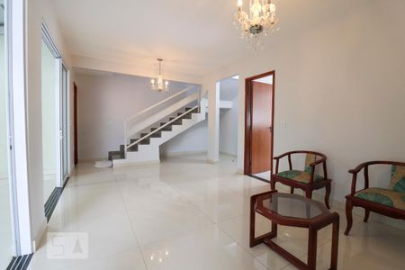 Sala de casa à venda com 4 quartos, 160m² em Jardim Planalto, Goiânia