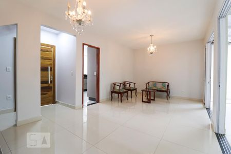 Sala de casa à venda com 4 quartos, 160m² em Jardim Planalto, Goiânia