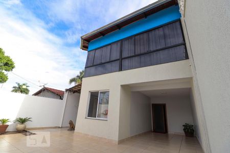 Casa à venda com 160m², 4 quartos e 1 vaga Casa à venda com 160m², 4 quartos e 1 vagaFachada
