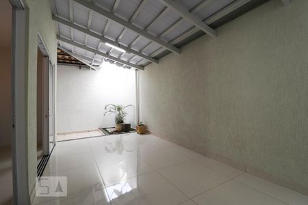 Varanda de casa à venda com 4 quartos, 160m² em Jardim Planalto, Goiânia