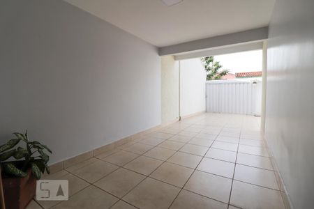 Casa à venda com 160m², 4 quartos e 1 vaga Casa à venda com 160m², 4 quartos e 1 vagaGaragem