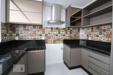 Casa à venda com 160m², 4 quartos e 1 vaga Casa à venda com 160m², 4 quartos e 1 vagaCozinha
