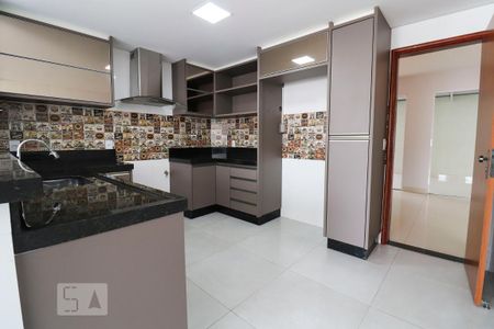Casa à venda com 160m², 4 quartos e 1 vaga Casa à venda com 160m², 4 quartos e 1 vagaCozinha