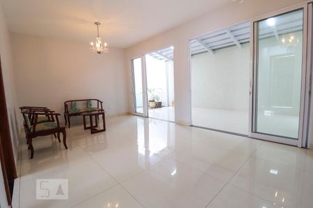 Sala de casa à venda com 4 quartos, 160m² em Jardim Planalto, Goiânia