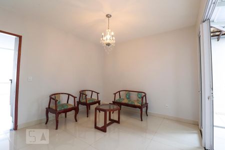 Sala de casa à venda com 4 quartos, 160m² em Jardim Planalto, Goiânia